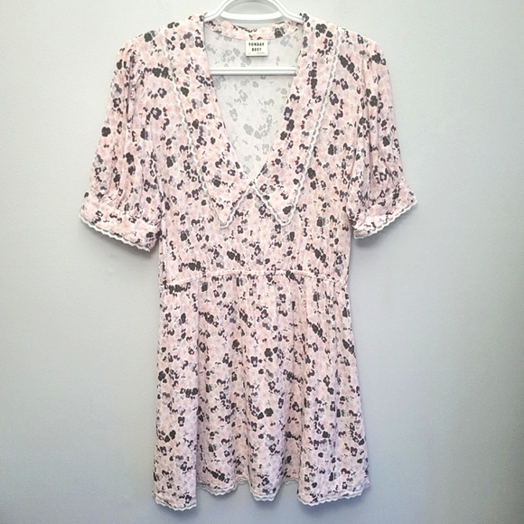 Aritzia Sunday Best Aki Short Sleeve Floral Dress - Picture 6 of 14
